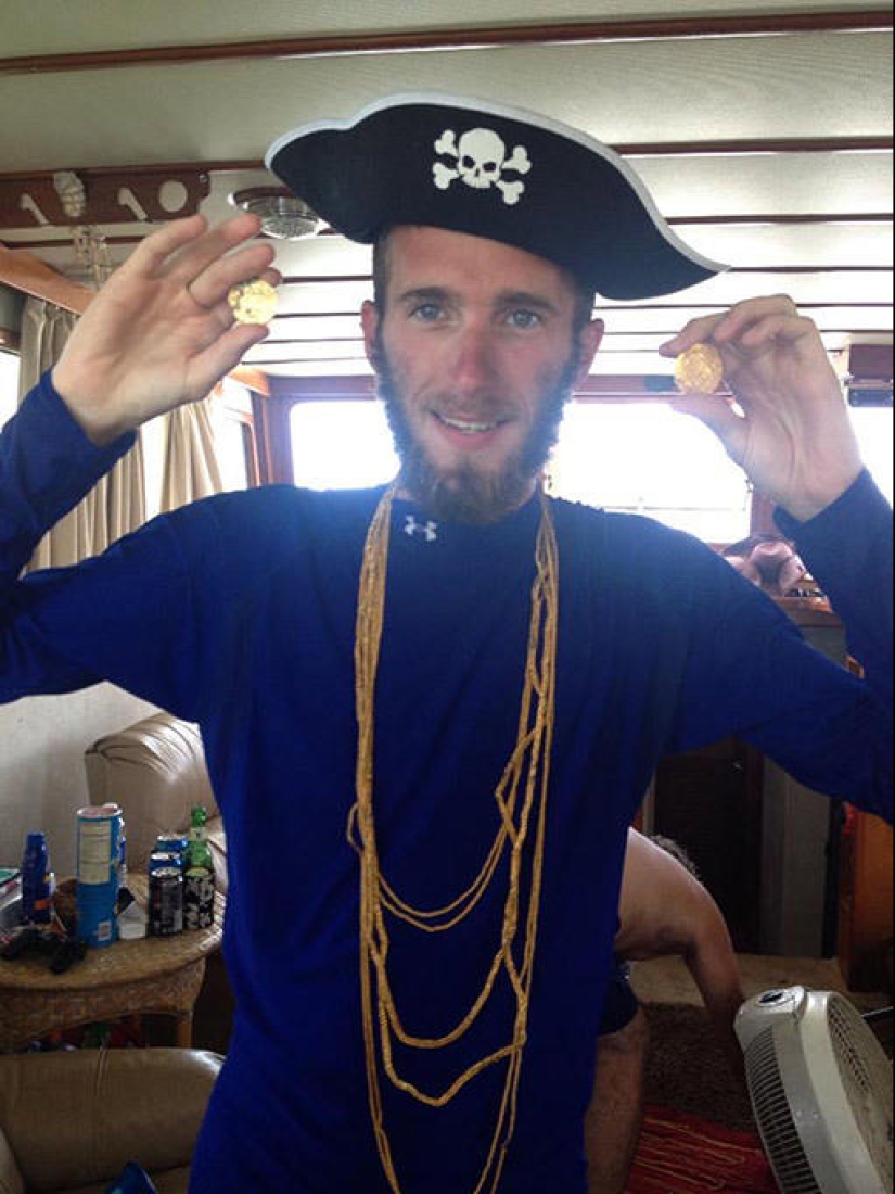 Una familia de cazadores de tesoros en Estados Unidos encontró un cofre de oro valorado en $300 mil Una familia de cazadores de tesoros en Estados Unidos encontró un cofre de oro valorado en $300 mil