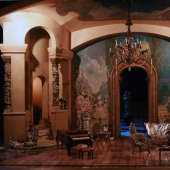 Una impresionante casa de muñecas que cuesta más que una de tres piezas en Moscú