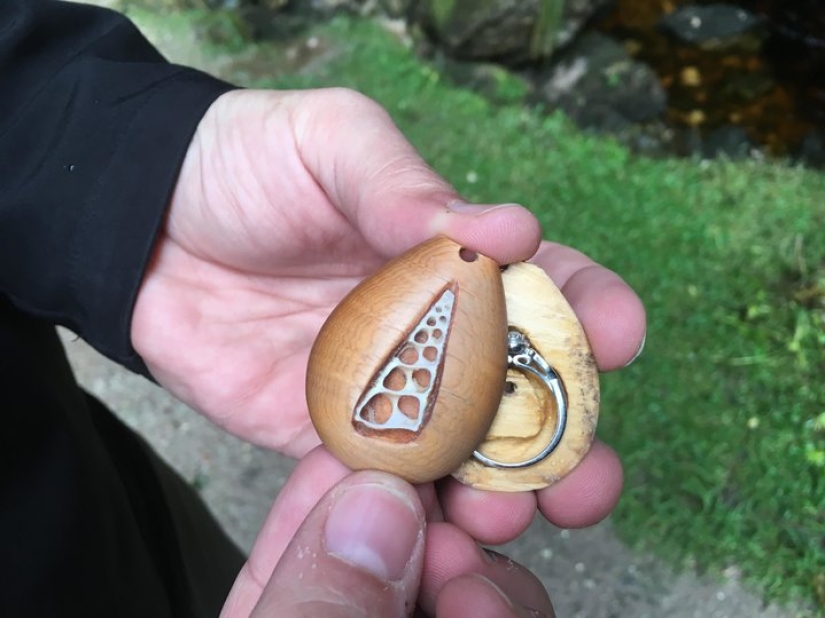 Una mujer ha estado usando un anillo de compromiso durante más de un año sin siquiera darse cuenta