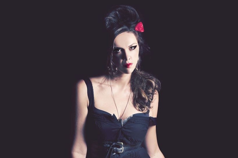 Una mujer reencarnada sin ayuda como 15 personalidades famosas Una mujer reencarnada sin ayuda como 15 personalidades famosas