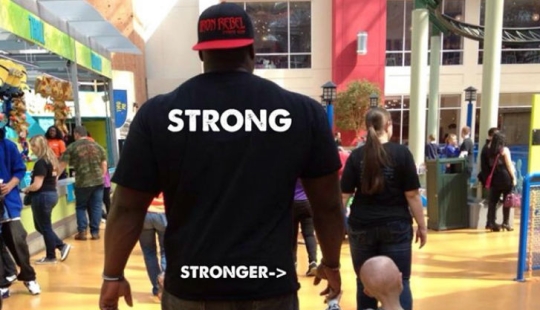 Una niña con una enfermedad rara se hace amiga de un hombre fuerte apodado la Bestia.