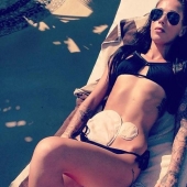 Una niña que padece una grave enfermedad se ha convertido en una sensación en Internet