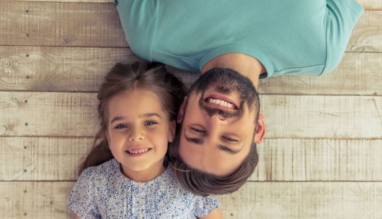 Una nueva investigación dice que los niños en familias monoparentales feliz