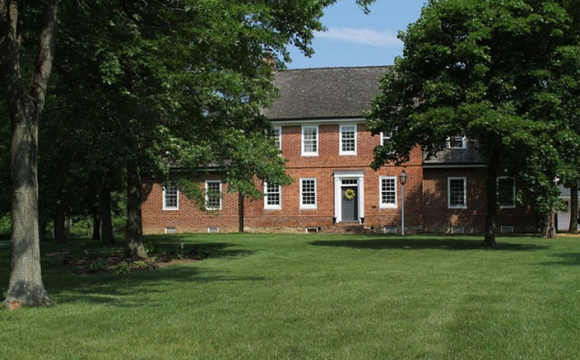 Una pareja reconstruyó la casa al estilo romántico de Jane Austen