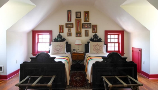 Una pareja reconstruyó la casa al estilo romántico de Jane Austen