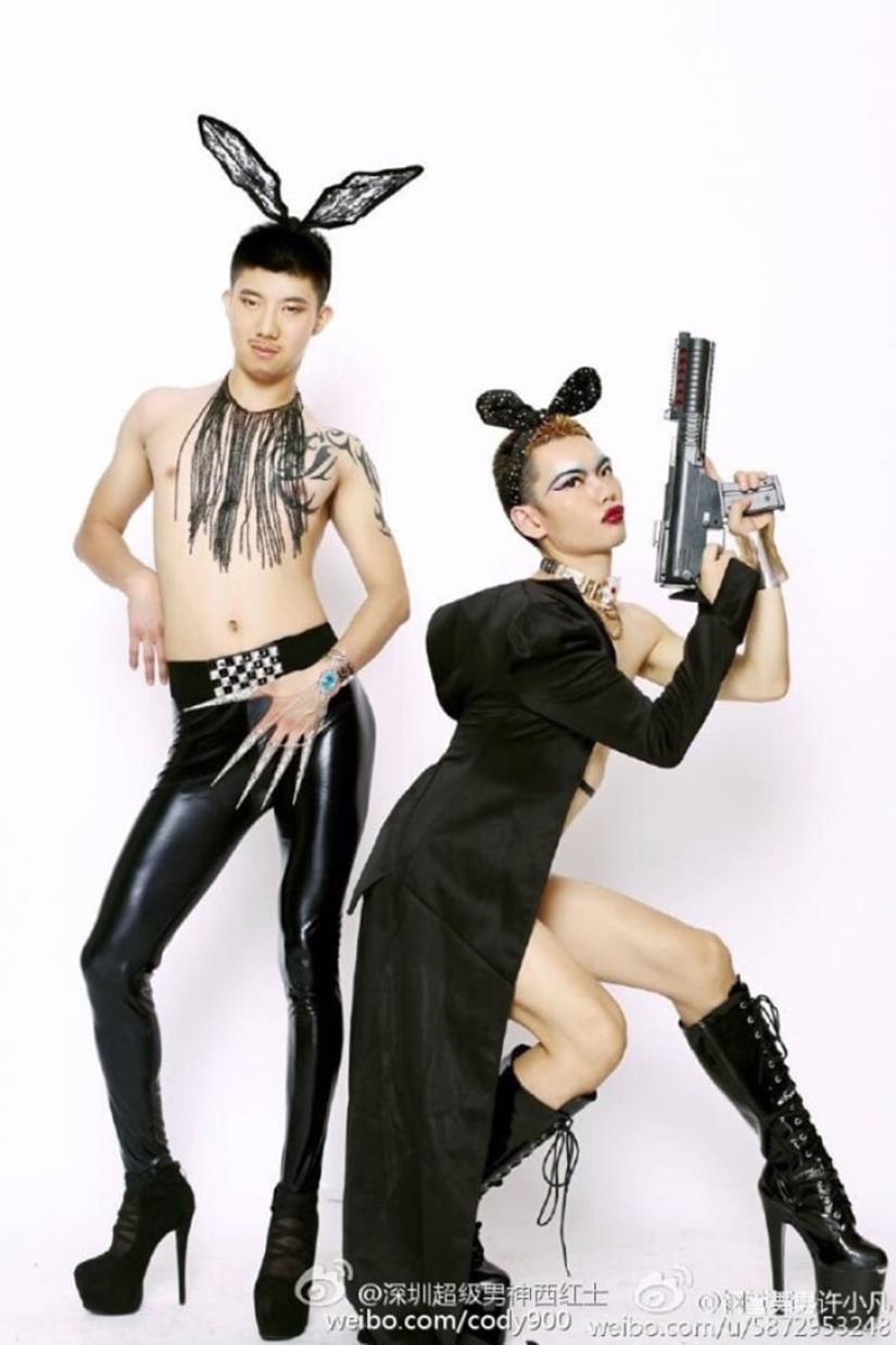 Una travesti china que no puede ir a la tienda