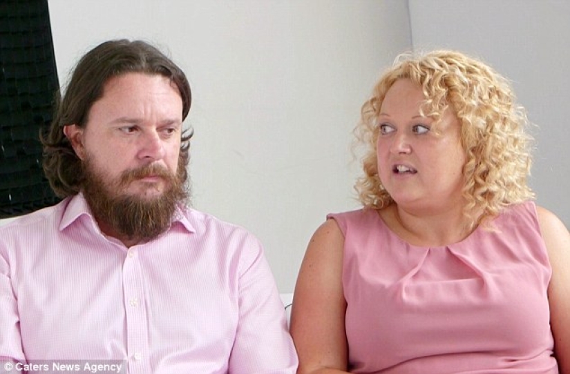 Unbearably sad photo shoot about how a family nurses a dead daughter who has lived only an hour Unbearably sad photo shoot about how a family nurses a dead daughter who has lived only an hour