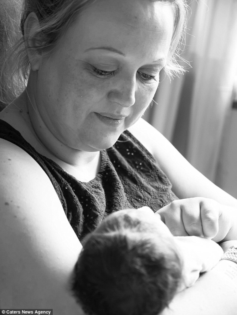 Unbearably sad photo shoot about how a family nurses a dead daughter who has lived only an hour Unbearably sad photo shoot about how a family nurses a dead daughter who has lived only an hour