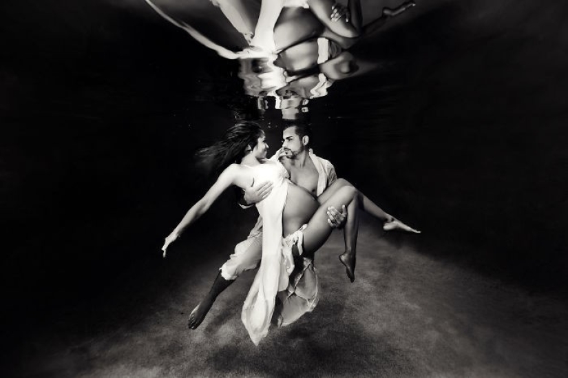 Underwater mothers - charming photos of the American master Underwater mothers - charming photos of the American master