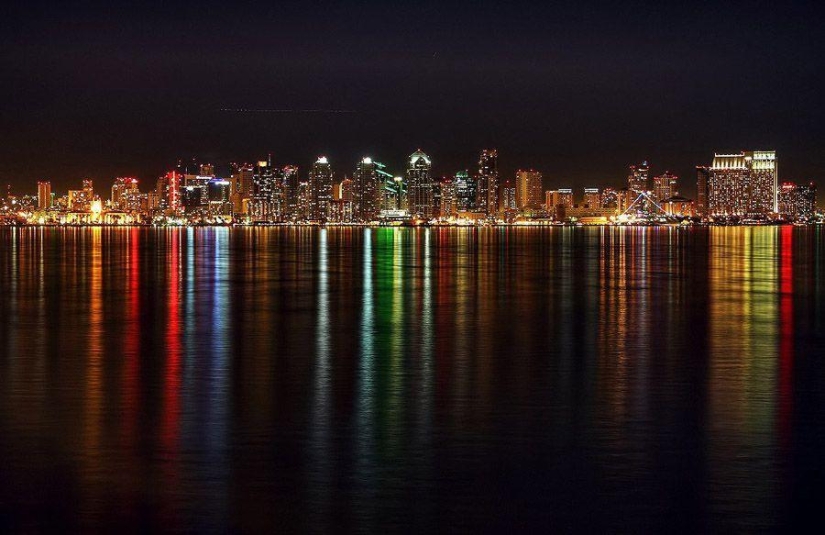 Urban Looking Glass: Reflections of Megacities Urban Looking Glass: Reflections of Megacities