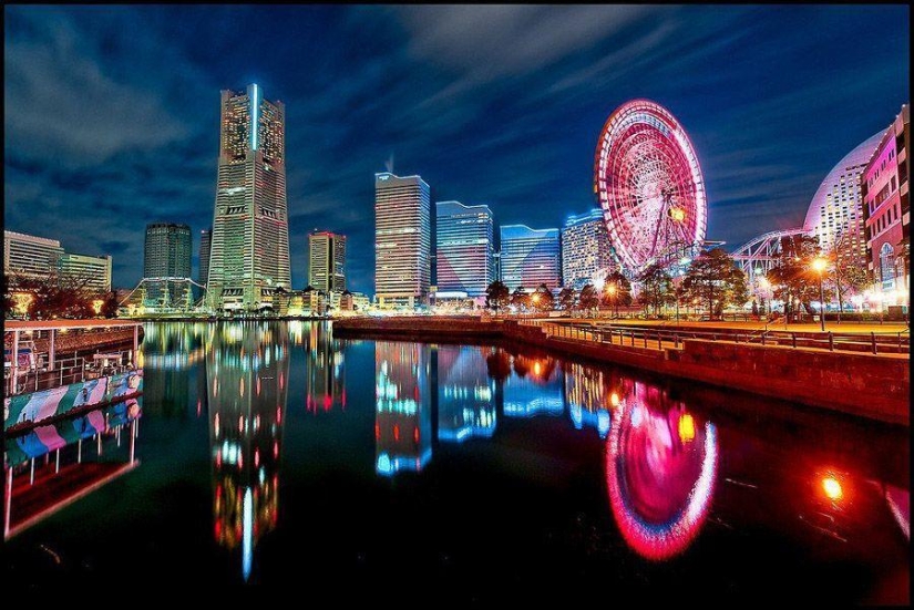 Urban Looking Glass: Reflections of Megacities Urban Looking Glass: Reflections of Megacities