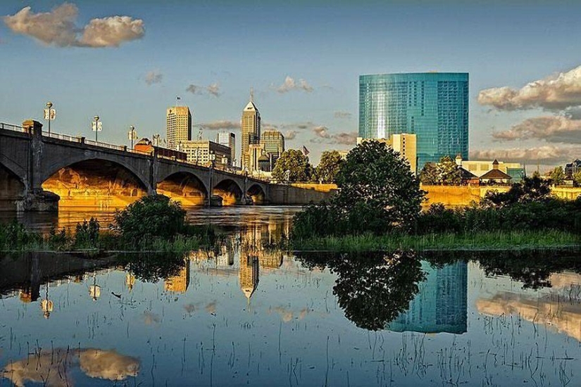 Urban Looking Glass: Reflections of Megacities Urban Looking Glass: Reflections of Megacities