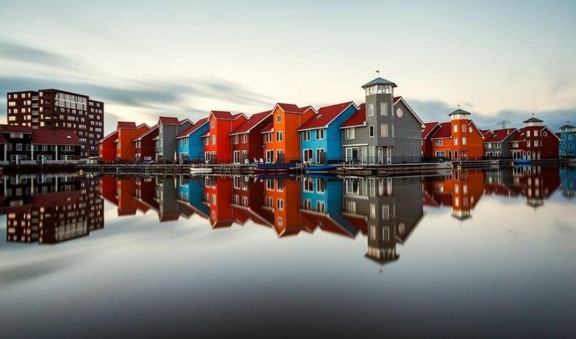 Urban Looking Glass: Reflections of Megacities Urban Looking Glass: Reflections of Megacities