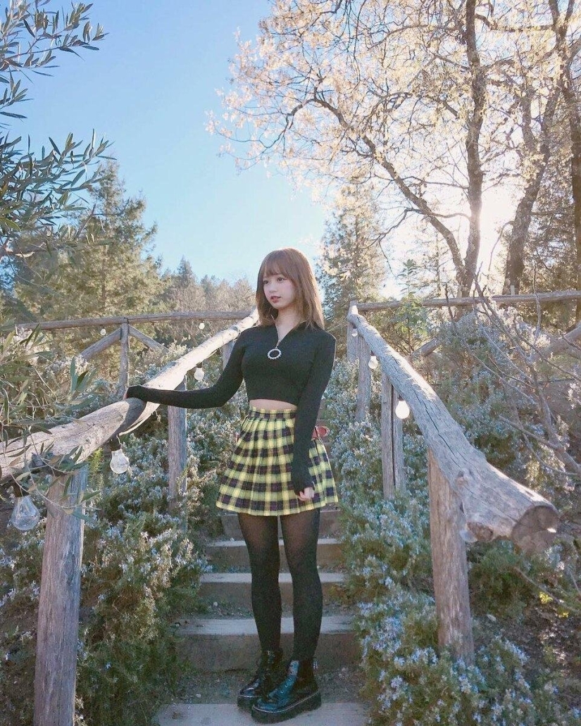 "В 27 parece 12": Encantadora modelo asiática con cara de bebé "В 27 parece 12": Encantadora modelo asiática con cara de bebé