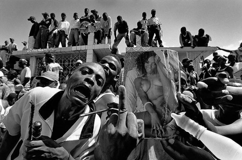 Vacaciones y cultos, cuerpo y sexo en las fotografías de Christina García Rodero