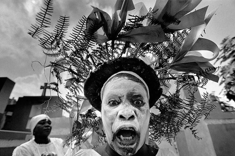 Vacaciones y cultos, cuerpo y sexo en las fotografías de Christina García Rodero