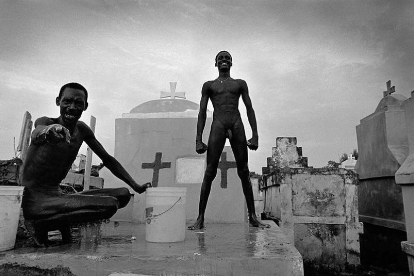 Vacaciones y cultos, cuerpo y sexo en las fotografías de Christina García Rodero