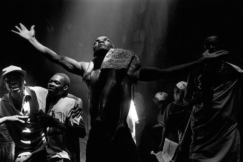 Vacaciones y cultos, cuerpo y sexo en las fotografías de Christina García Rodero