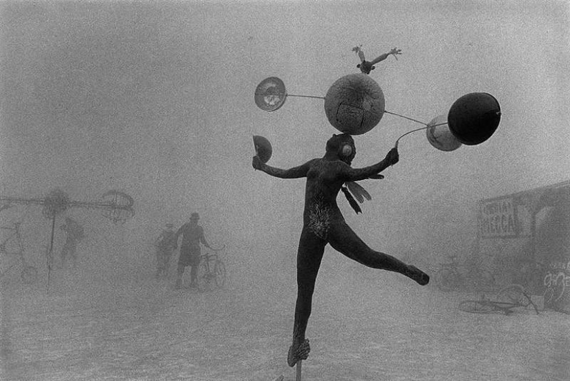 Vacaciones y cultos, cuerpo y sexo en las fotografías de Christina García Rodero