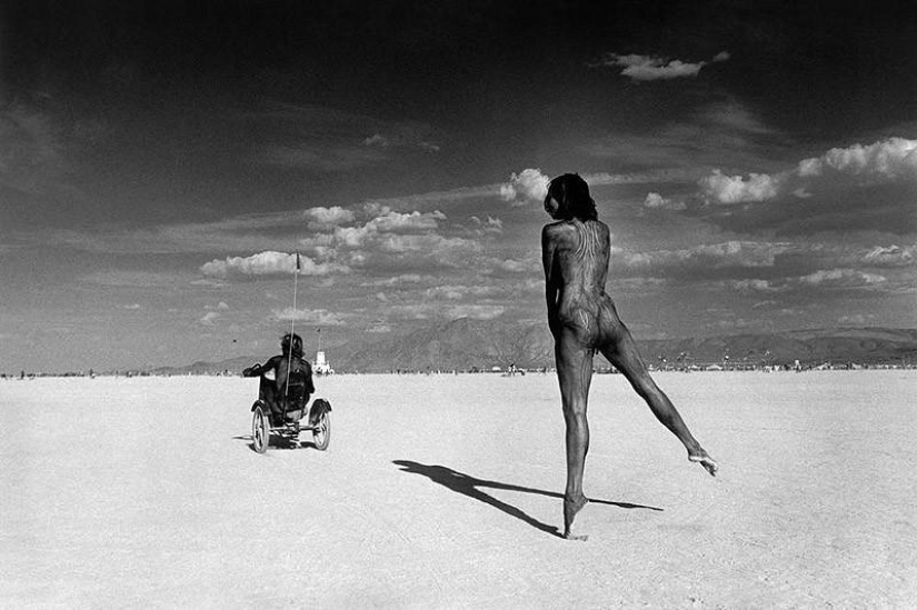 Vacaciones y cultos, cuerpo y sexo en las fotografías de Christina García Rodero