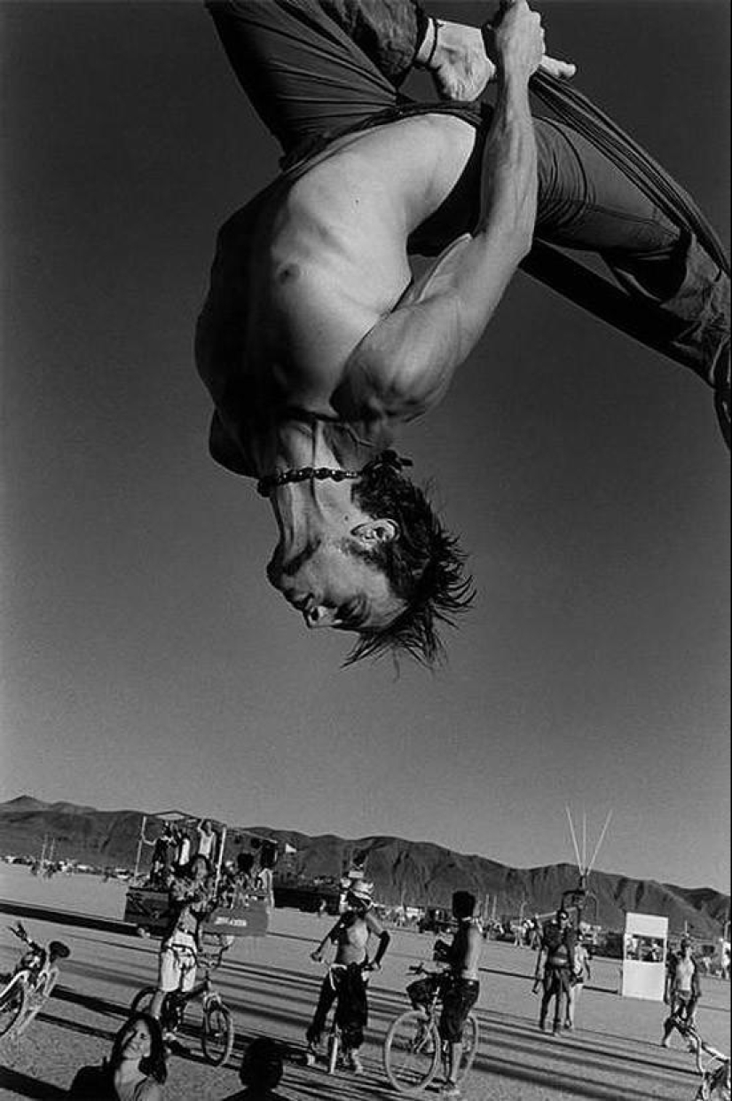 Vacaciones y cultos, cuerpo y sexo en las fotografías de Christina García Rodero