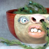 Vajilla de cerámica "salvaje pero linda" que animará tu hogar