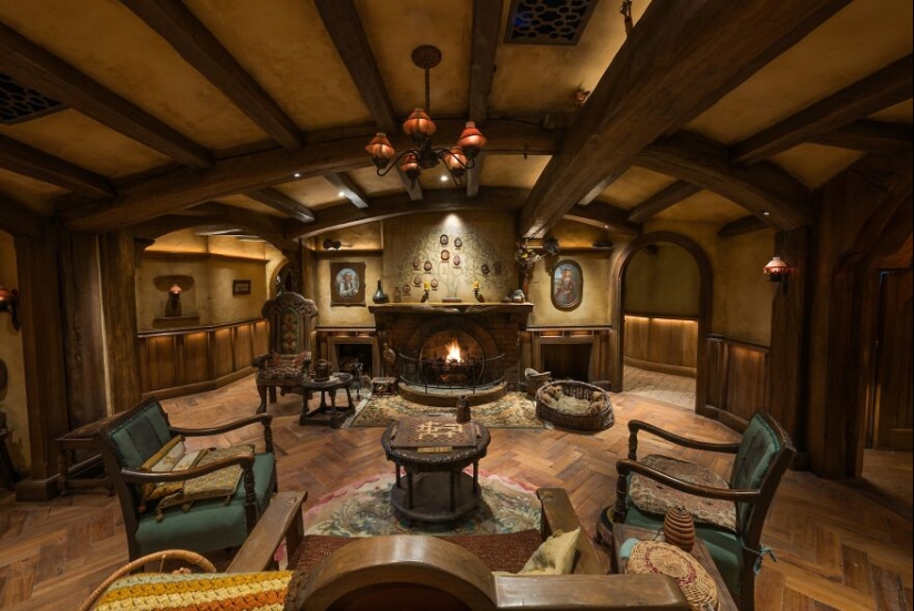Venturing Into Hobbiton’s First Ever Hobbit Hole: 12 Photos That I Took In There