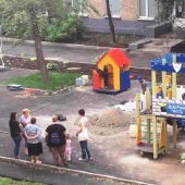 Verano de régimen estricto: apareció un patio de recreo en forma de comisaría de policía en Moscú