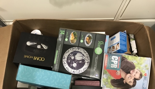 Vibrator, resuscitation kit and other things from the gift for Oscar nominees Vibrator, resuscitation kit and other things from the gift for Oscar nominees