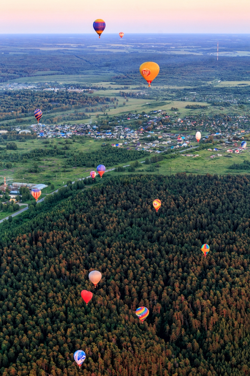 Vista desde la canasta: "Feria Celestial de los Urales" en la región de Perm