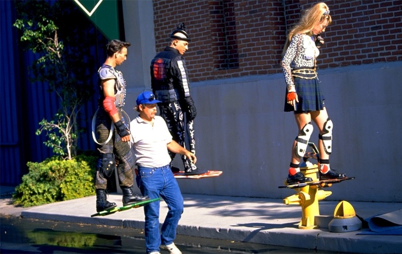 Volar en la realidad: cómo disparar patines voladores para el éxito de taquilla "Regreso al futuro 2" Volar en la realidad: cómo disparar patines voladores para el éxito de taquilla "Regreso al futuro 2"
