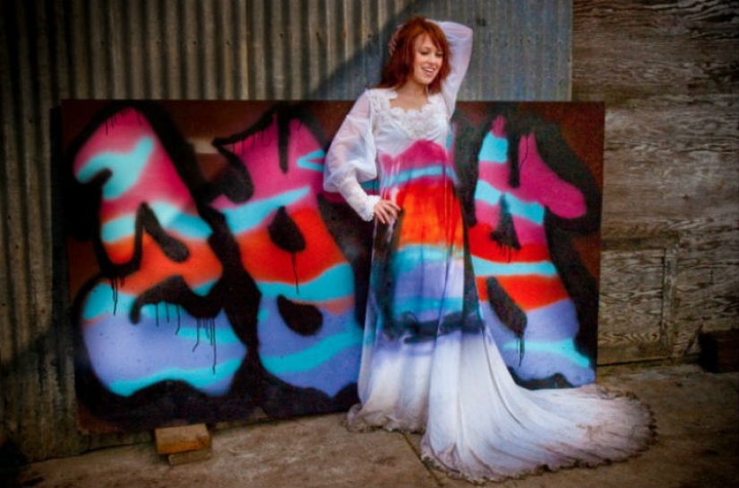 Vístete en la basura: la extraña tendencia de la fotografía de bodas