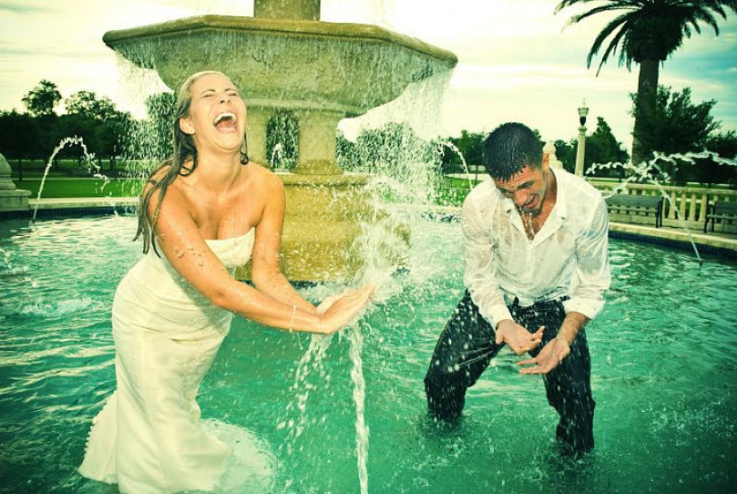 Vístete en la basura: la extraña tendencia de la fotografía de bodas