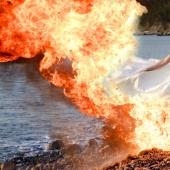 Vístete en la basura: la extraña tendencia de la fotografía de bodas