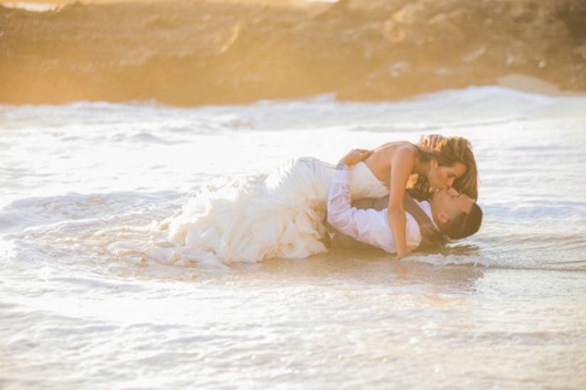 Vístete en la basura: la extraña tendencia de la fotografía de bodas