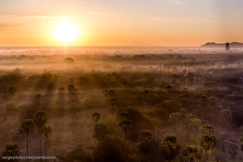 Vuelo en globo aerostático sobre Bagan