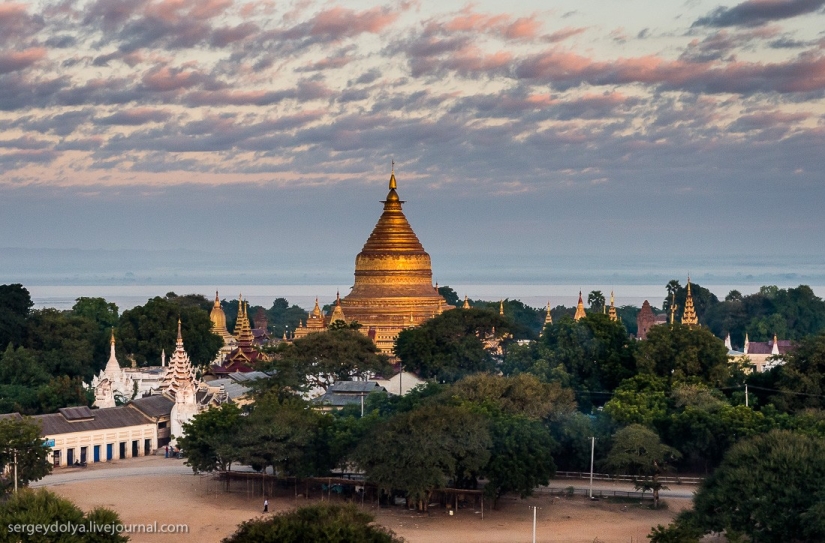 Vuelo en globo aerostático sobre Bagan