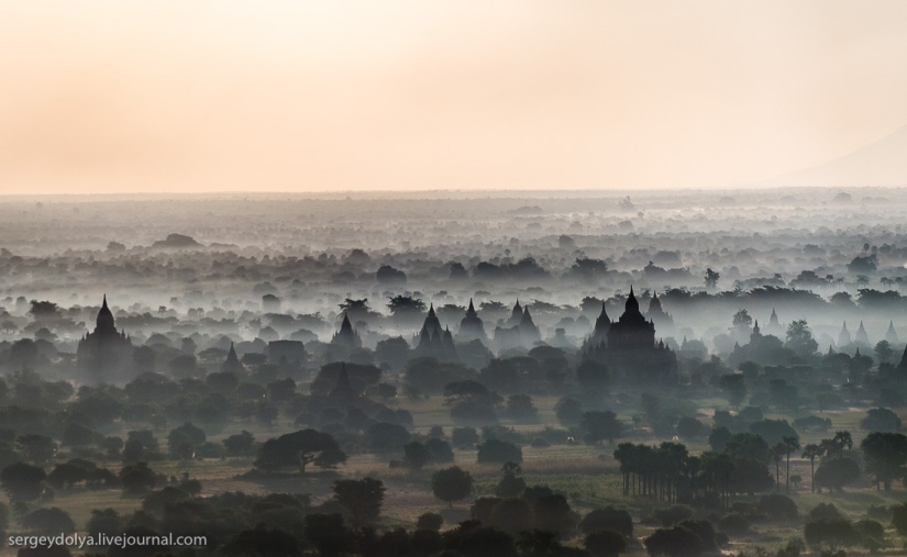 Vuelo en globo aerostático sobre Bagan