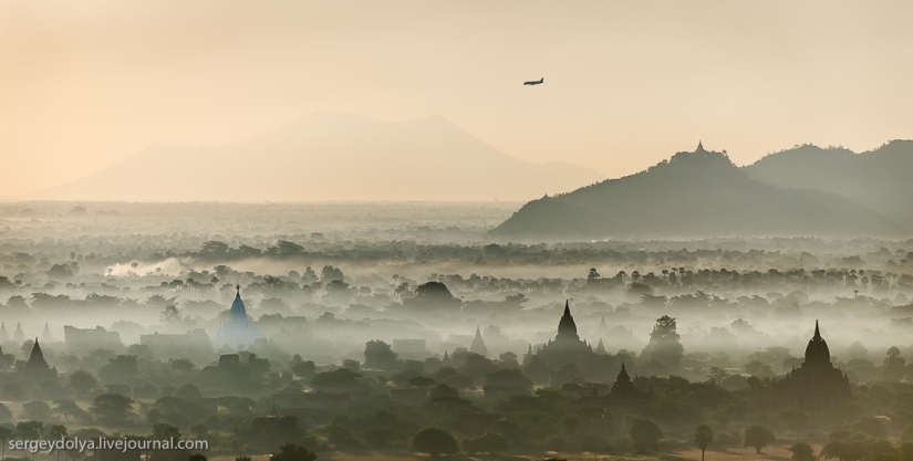 Vuelo en globo aerostático sobre Bagan