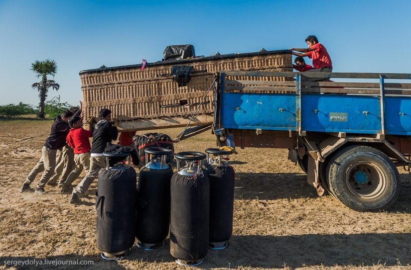 Vuelo en globo aerostático sobre Bagan
