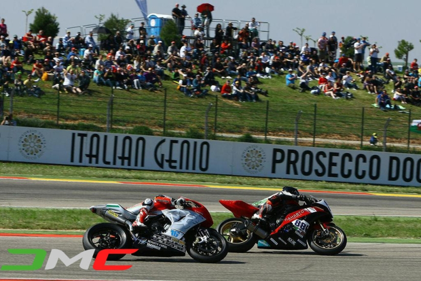 Vuelos tierra en la carrera del Mundo de Supersport en Aragón Vuelos tierra en la carrera del Mundo de Supersport en Aragón