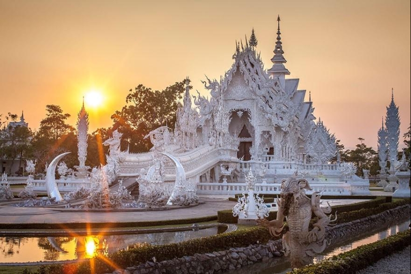 Wat Rong Khun – The White Temple of Thailand