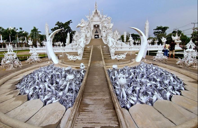 Wat Rong Khun – The White Temple of Thailand