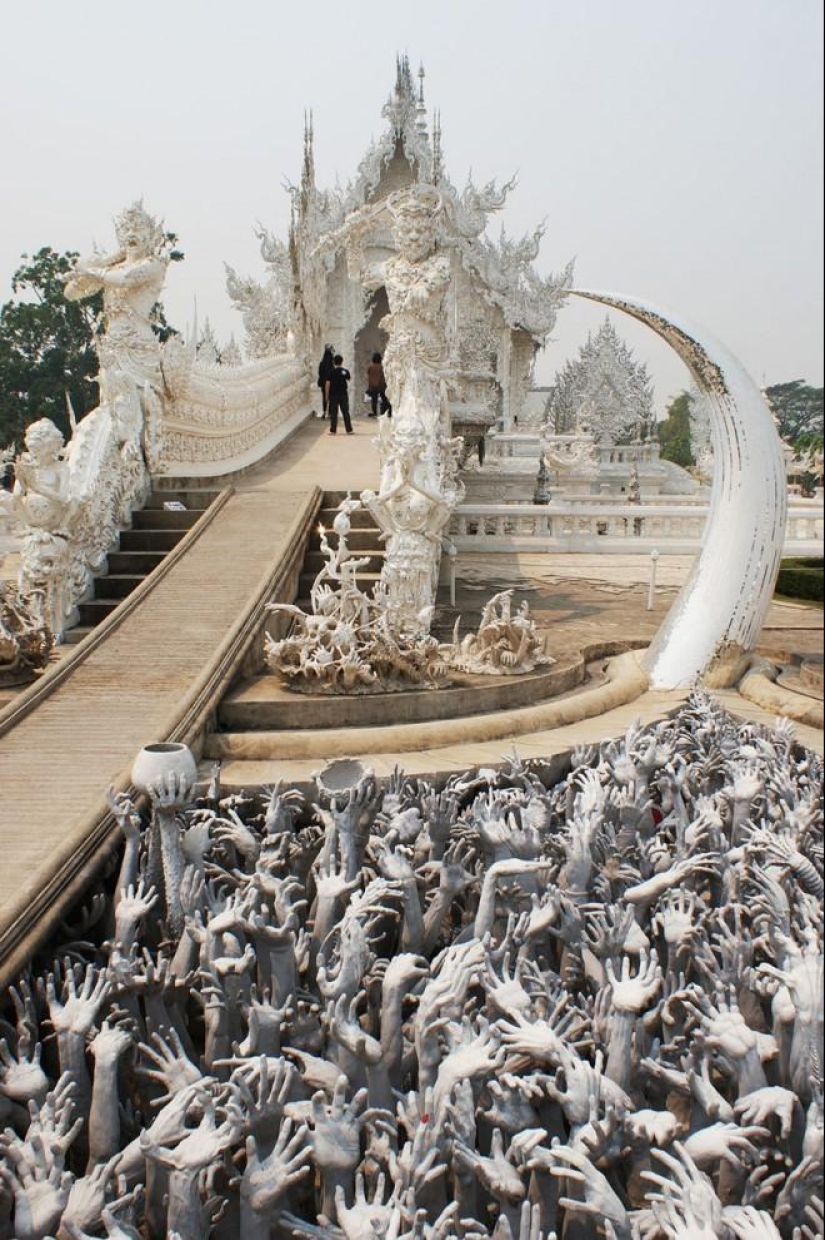 Wat Rong Khun – The White Temple of Thailand