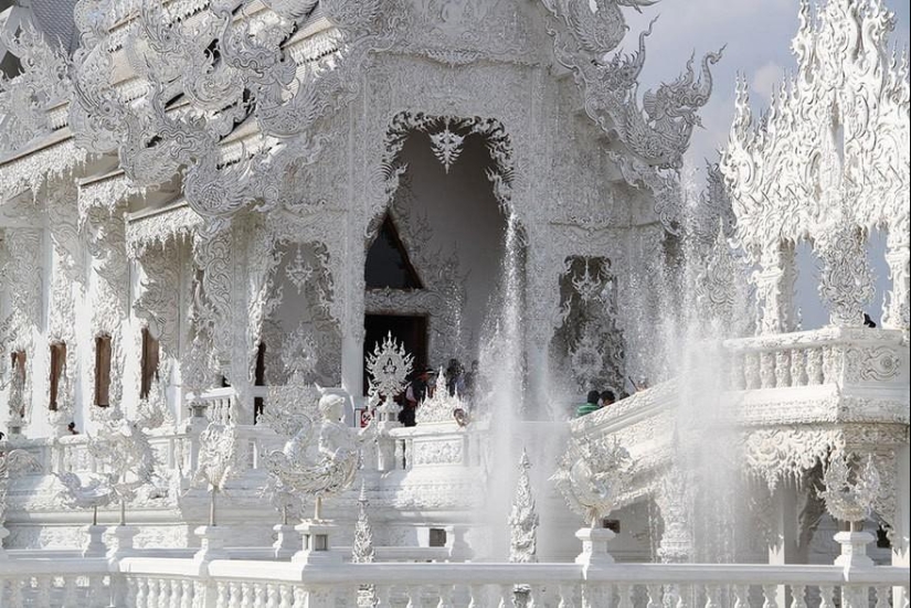 Wat Rong Khun – The White Temple of Thailand