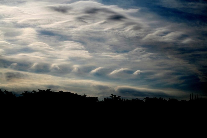 Wave-like Kelvin-Helmholtz clouds Wave-like Kelvin-Helmholtz clouds
