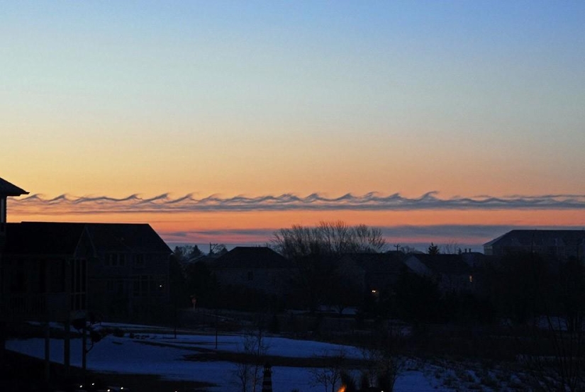 Wave-like Kelvin-Helmholtz clouds Wave-like Kelvin-Helmholtz clouds