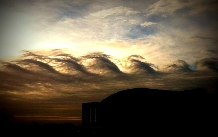 Wave-like Kelvin-Helmholtz clouds Wave-like Kelvin-Helmholtz clouds