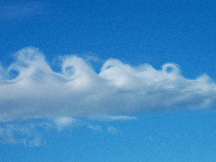 Wave-like Kelvin-Helmholtz clouds Wave-like Kelvin-Helmholtz clouds