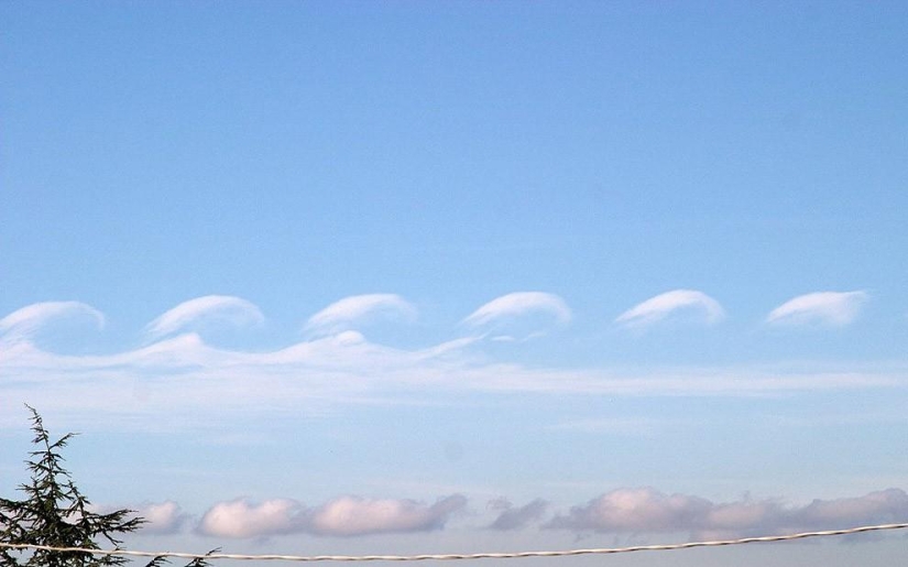 Wave-like Kelvin-Helmholtz clouds Wave-like Kelvin-Helmholtz clouds